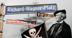 Richard Wagner mit Fernglas und Piratenflagge, schaut auf Straßenschild. Im Hintergrund Piratenschiff im Nebel