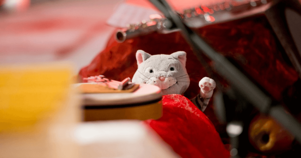 Katze zu Besuch - Mäuschen Max, in der Sagfabrik